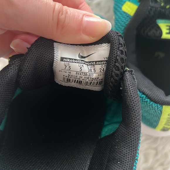 Nike Flex Experience Running Shoes - Picture 9 of 10